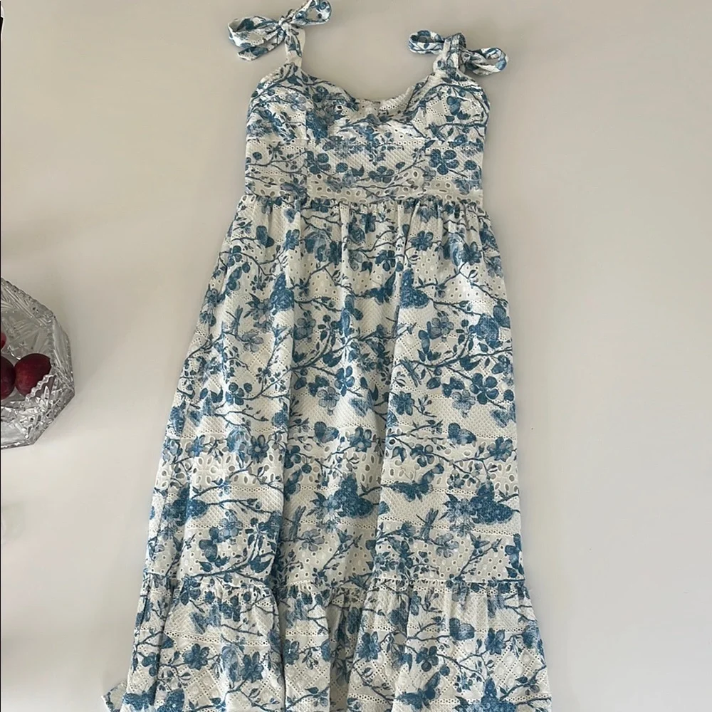 Steve Madden Floral Blue and White dress - Picture 2 of 4